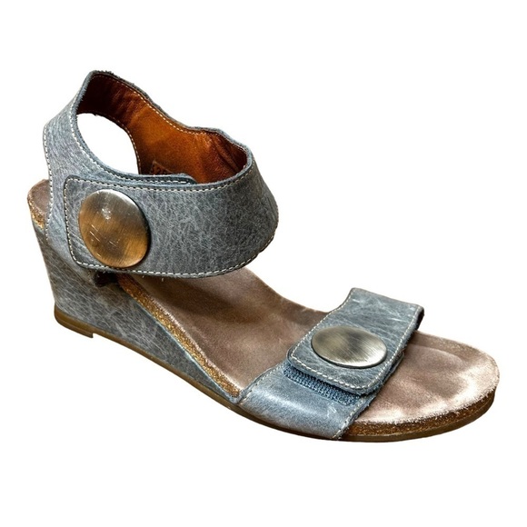 Taos Footwear Dusty Blue Carousel Leather Wedge Sandal - Picture 2 of 9